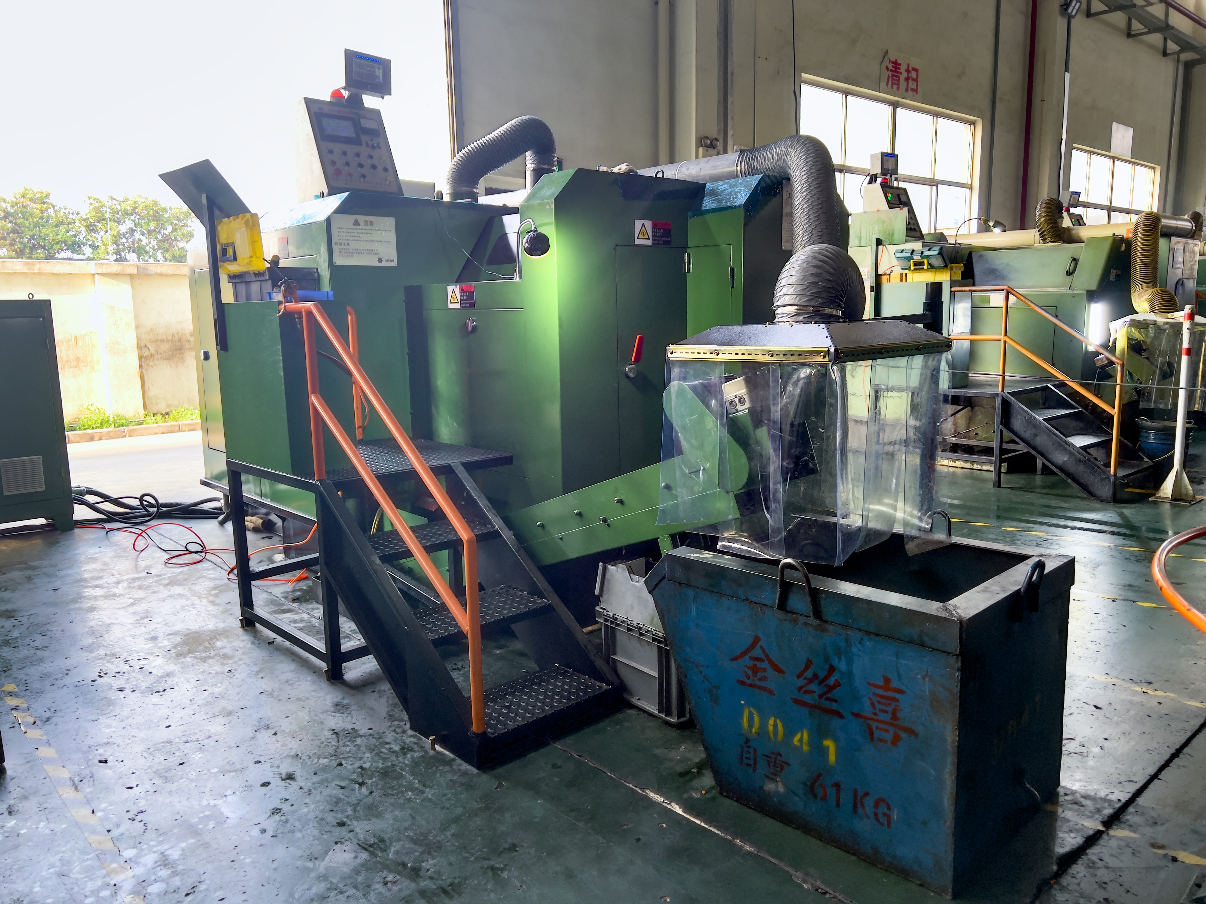 Jinsixi compró nuevas máquinas para aumentar la capacidad de producción de tornillos