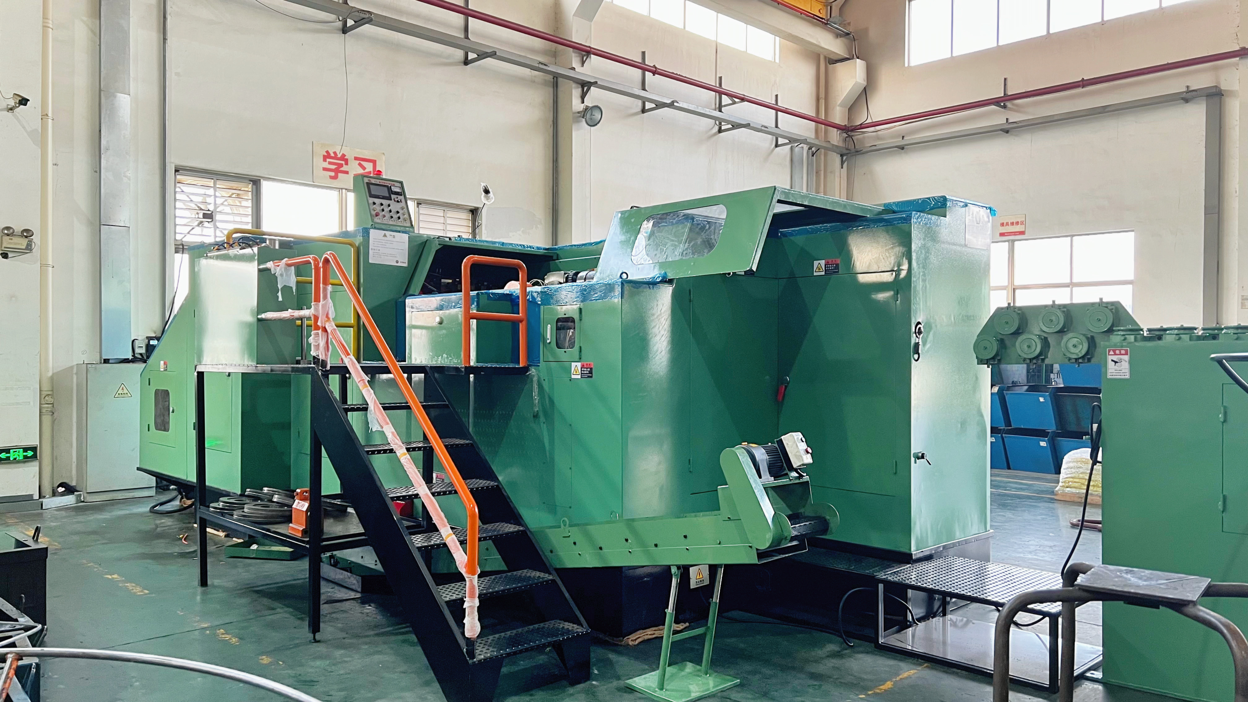 Actualización de nuestras herramientas, perfeccionamiento de nuestro oficio: Jinsixi presenta la máquina de cabezal en frío 24B para producir sujetadores de gran tamaño